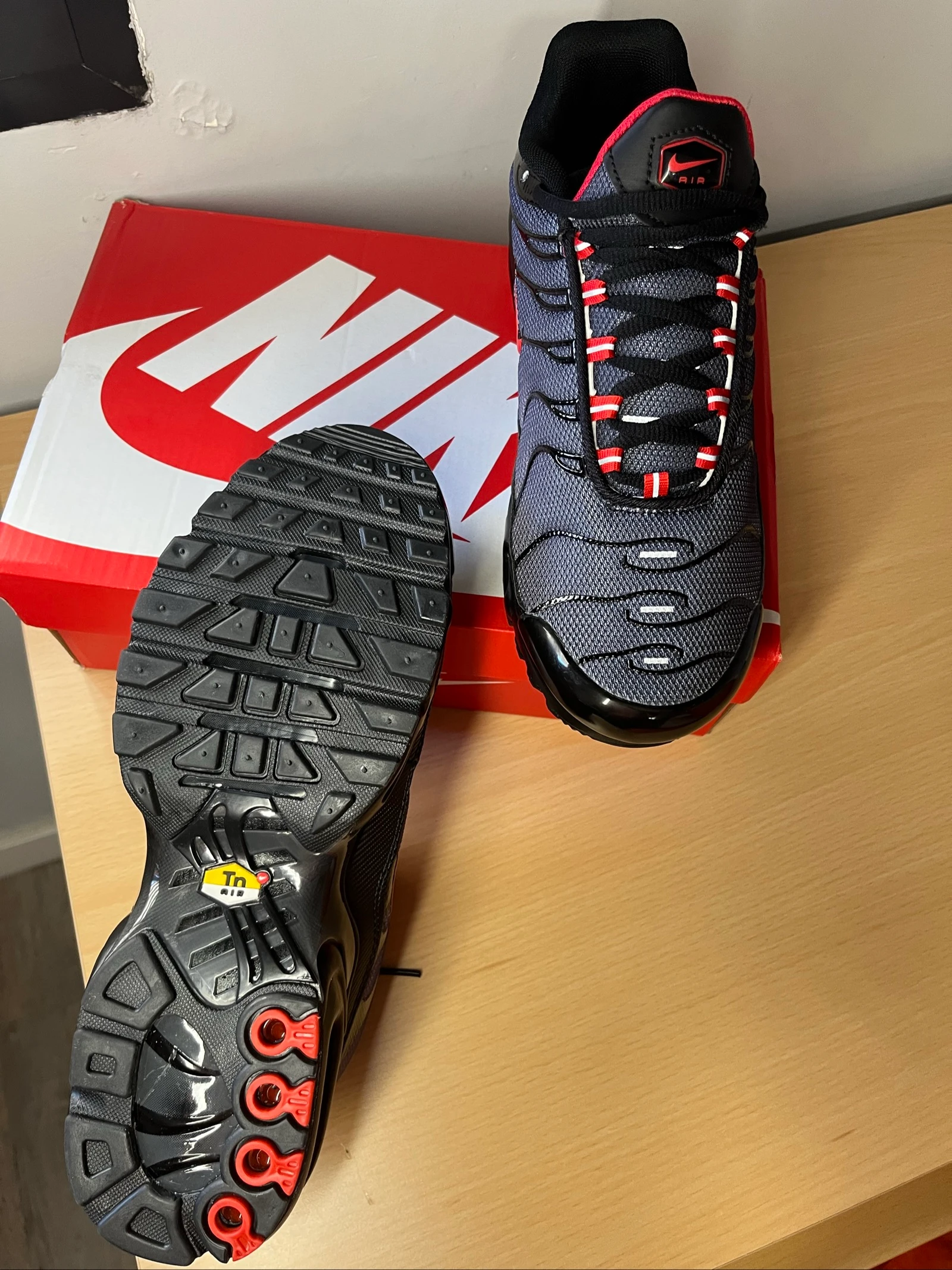 Nike Air Max Plus (TN) Cinza/Vermelho￼ – photo 2